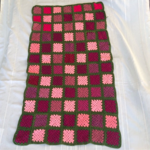 Granny square afghan crochet throw blanket pink, magenta, green VINTAGE handmade - Picture 5 of 7